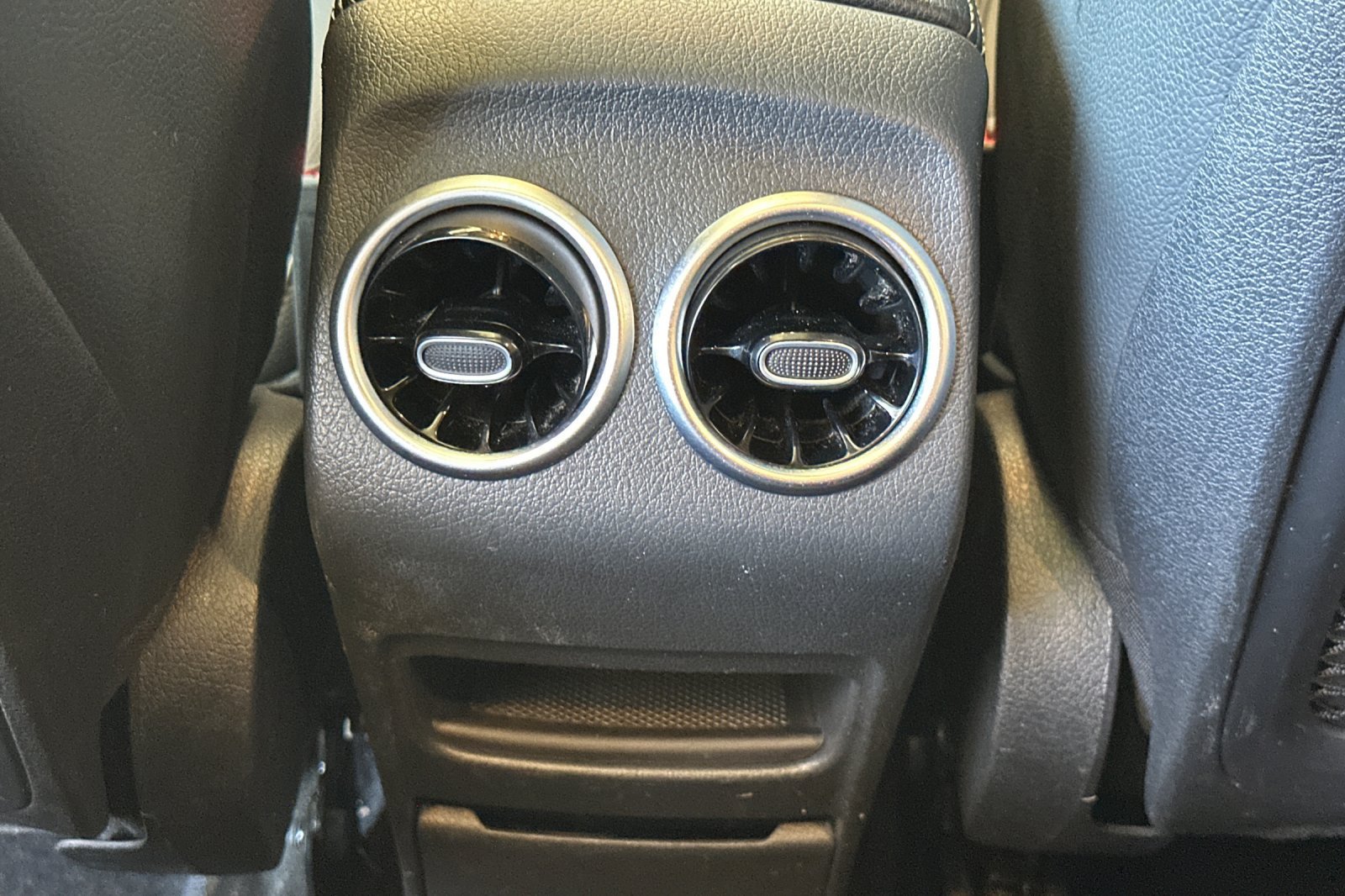 Used 2022 Mercedes-Benz GLB 250 4MATIC image 15