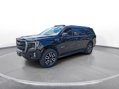 Used 2023 GMC Yukon XL AT4 w/ AT4 Premium Plus Package AWD/4WD image 4
