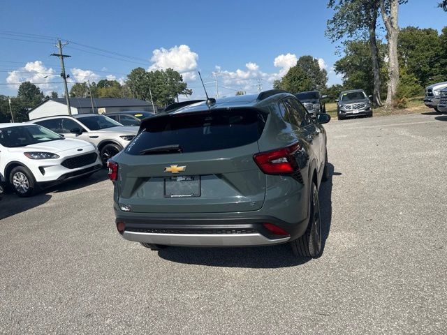 Used 2025 Chevrolet Trax LT FWD image 14