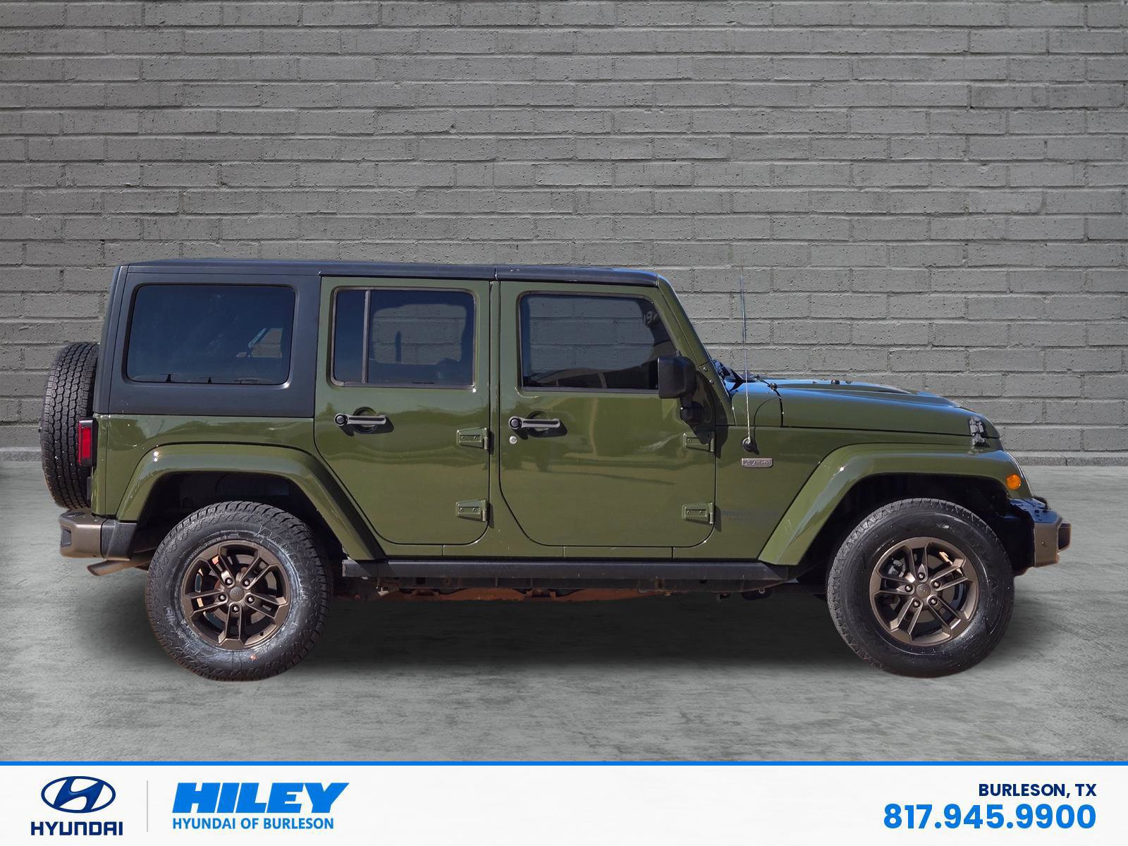 Used 2016 Jeep Wrangler Unlimited Sahara AWD/4WD image 3