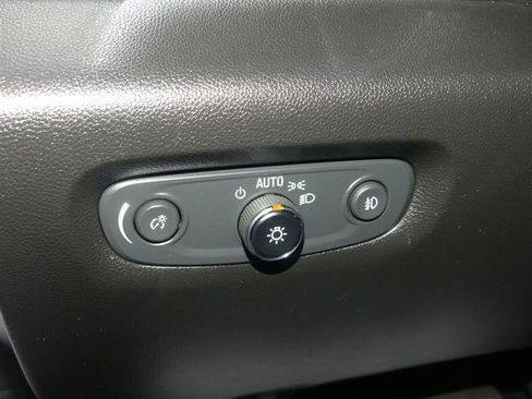 Used 2021 Chevrolet Traverse Premier image 31