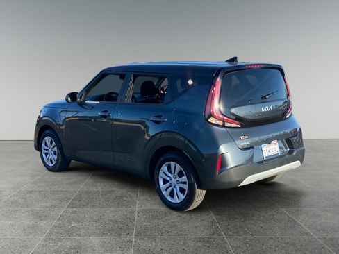 Used 2025 Kia Soul LX FWD image 3