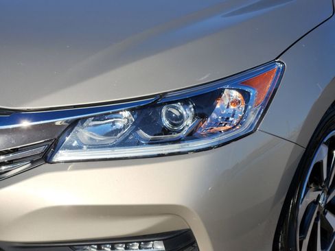 Used 2017 Honda Accord EX-L image 11