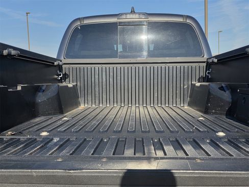 Used 2022 Toyota Tacoma TRD Off-Road image 24