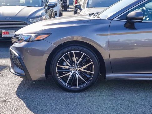 Used 2023 Toyota Camry SE image 9