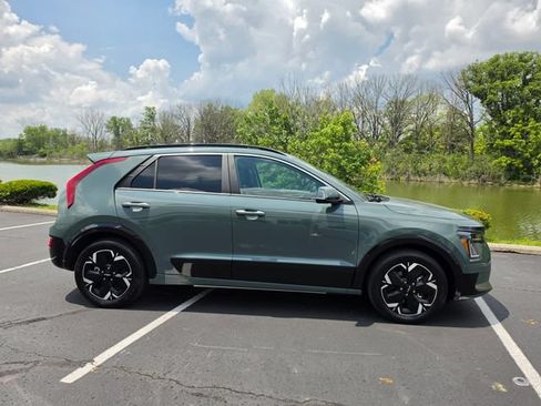 Used 2024 Kia Niro Wave w/ Wave Preserve Package FWD image 6