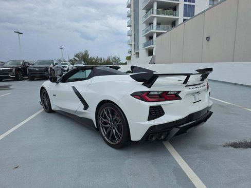 Used 2023 Chevrolet Corvette Stingray Premium Conv w/ Z51 Performance Package RWD image 2