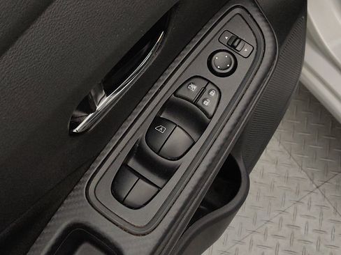 Used 2021 Nissan Versa SV FWD image 27