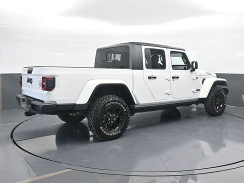 Used 2024 Jeep Gladiator Sport image 7
