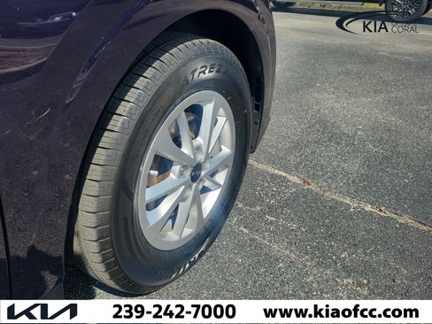 Certified 2023 Kia Carnival LX FWD image 7
