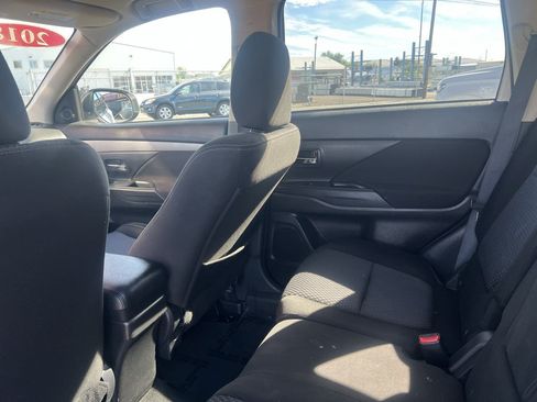 Used 2018 Mitsubishi Outlander SE FWD image 8