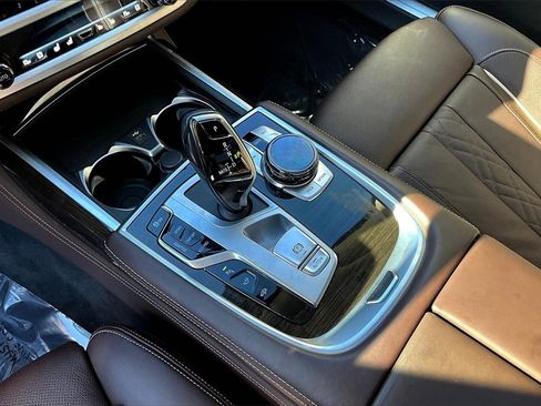 Used 2022 BMW 750i xDrive w/ Executive Package image 18