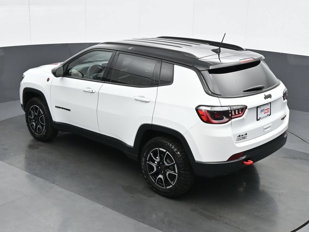 Used 2026 Jeep Compass Trailhawk AWD/4WD image 23