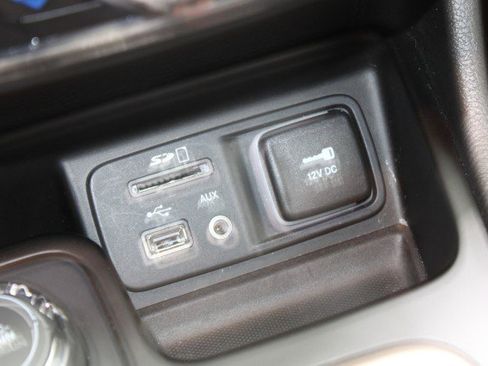 Used 2014 Jeep Cherokee Limited image 24