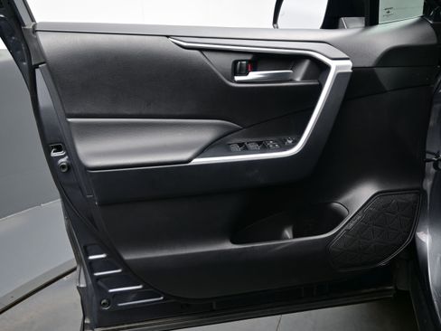 Used 2025 Toyota RAV4 XLE AWD/4WD image 9