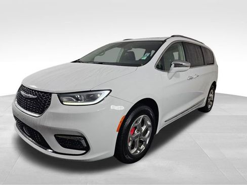 Used 2021 Chrysler Pacifica Limited image 3