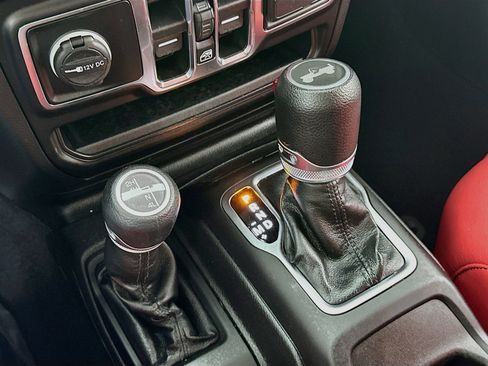 Used 2022 Jeep Wrangler Unlimited Sport AWD/4WD image 16