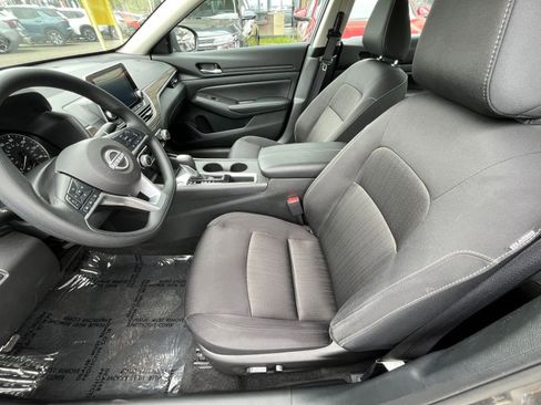 Used 2025 Nissan Altima 2.5 SV FWD image 28