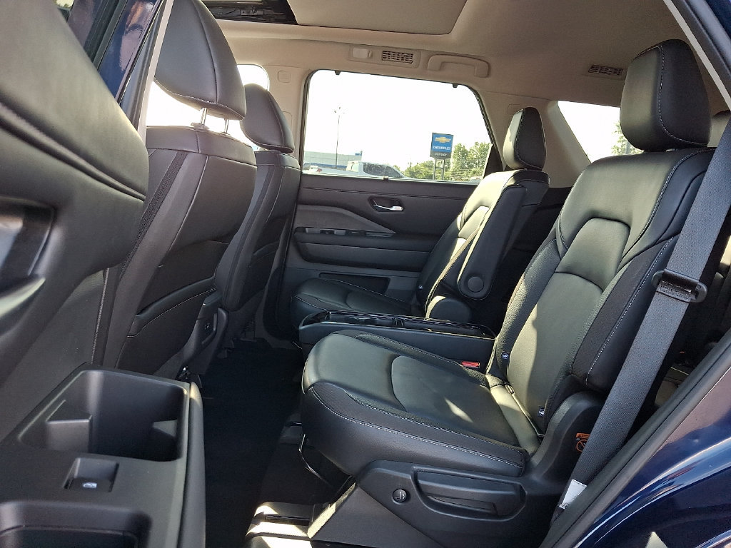Certified 2024 Nissan Pathfinder SL w/ SL Premium Package AWD/4WD image 11