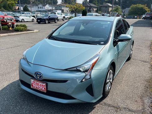 Used 2017 Toyota Prius Four FWD image 4