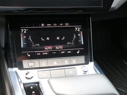 Used 2022 Audi e-tron Premium w/ Convenience Plus Package AWD/4WD image 23