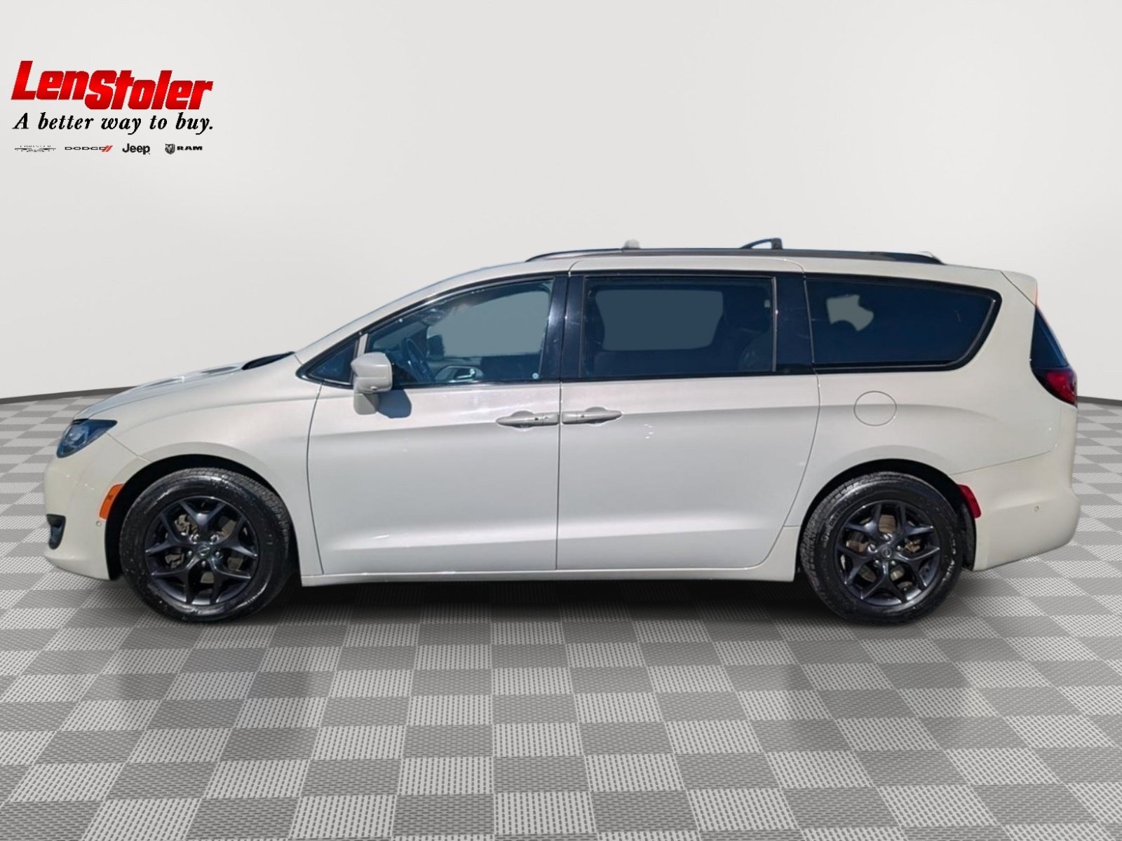 Used 2020 Chrysler Pacifica Touring-L Plus FWD image 2
