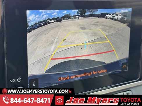 Used 2025 Toyota Camry SE w/ Convenience Package image 19