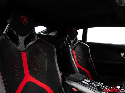 Used 2018 Lamborghini Huracan image 40