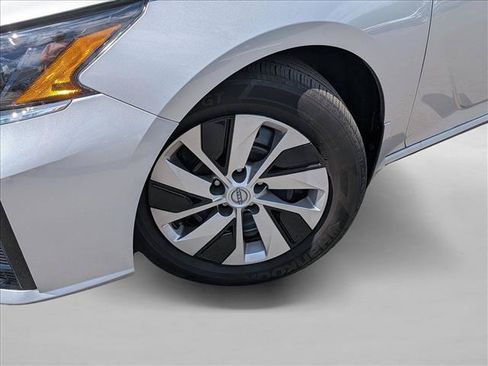 Used 2023 Nissan Altima 2.5 S FWD image 8