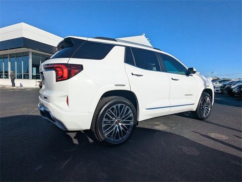 Used 2026 GMC Terrain Denali w/ LPO, Floor Liner Package image 4