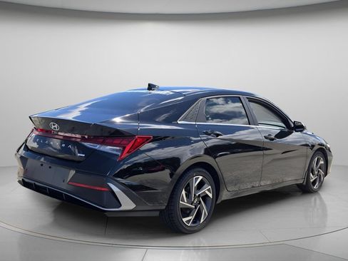 Certified 2024 Hyundai Elantra Limited FWD image 8