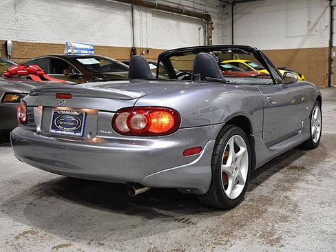 Used 2003 MAZDA MX-5 Miata Shinsen RWD image 17