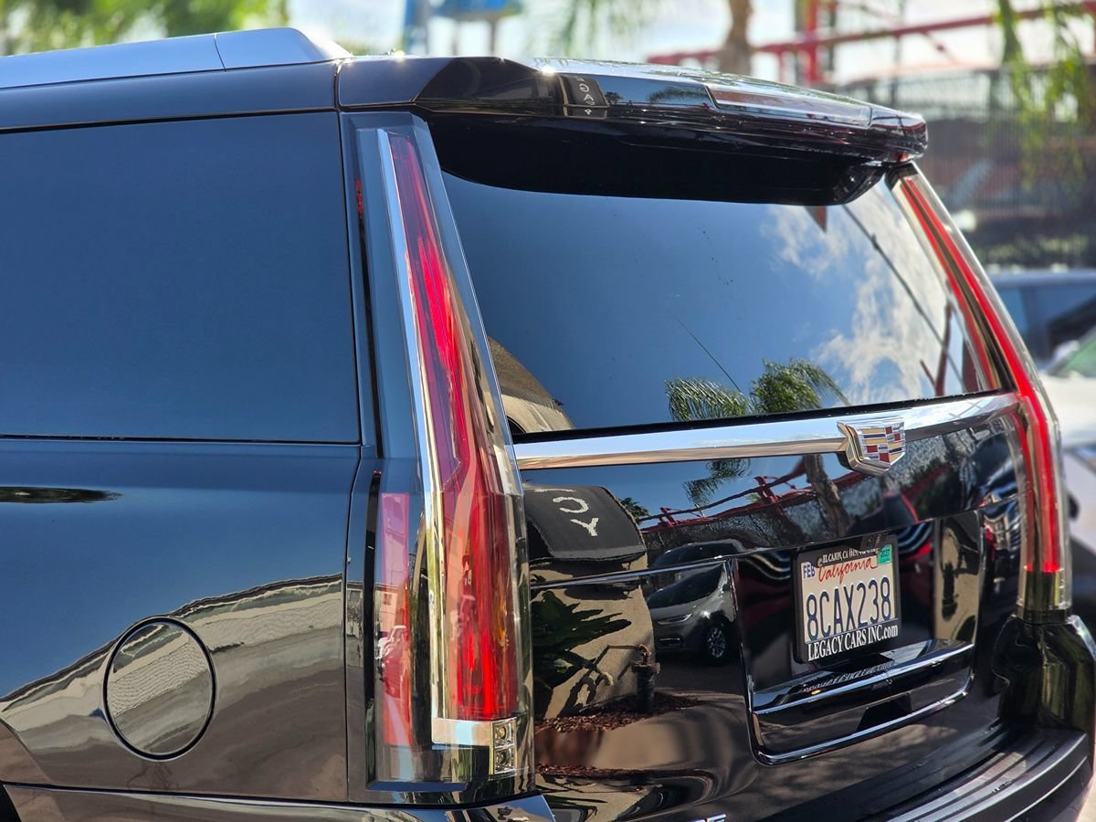 Used 2018 Cadillac Escalade Luxury RWD image 10