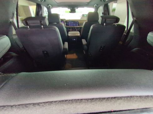 Used 2025 Chevrolet Tahoe High Country image 33