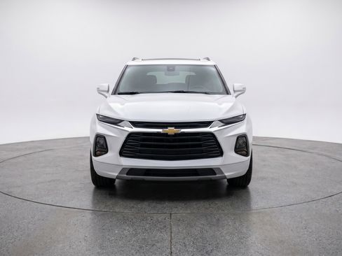 Used 2025 Chevrolet Blazer LT FWD image 2