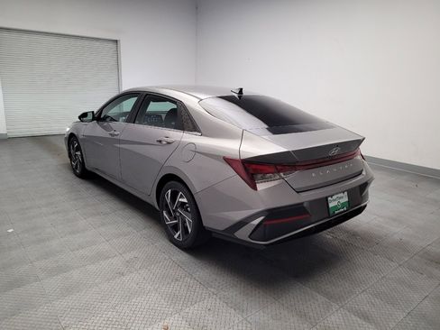 Used 2025 Hyundai Elantra SEL FWD image 5