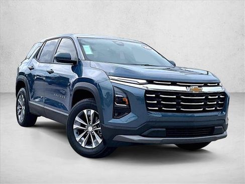 Used 2026 Chevrolet Equinox LT w/ Safety and Technology Package FWD image 12