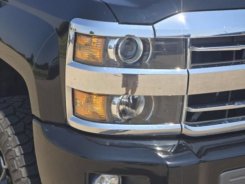 Used 2018 Chevrolet Silverado 2500 High Country w/ Duramax Plus Package AWD/4WD image 9