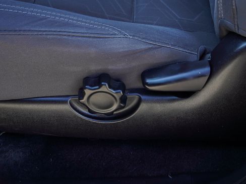 Used 2019 Toyota Tacoma TRD Sport w/ Technology Package AWD/4WD image 18
