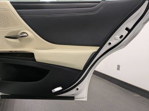 Used 2022 Lexus ES 300h w/ Premium Package FWD image 26