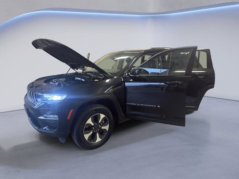 Used 2023 Jeep Grand Cherokee 4WD 4xe image 9