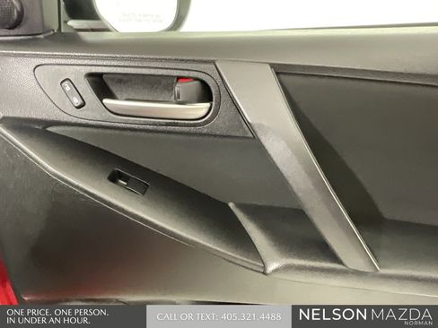 Used 2013 MAZDA MAZDA3 i Touring w/ Preferred Equipment Pkg image 17