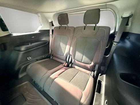 Used 2022 Jeep Grand Cherokee L Laredo w/ Luxury Tech Group I AWD/4WD image 15