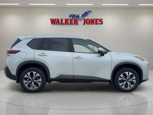 Used 2023 Nissan Rogue SV w/ SV Premium B Package image 2