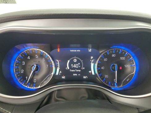 Used 2025 Chrysler Pacifica Limited FWD image 25