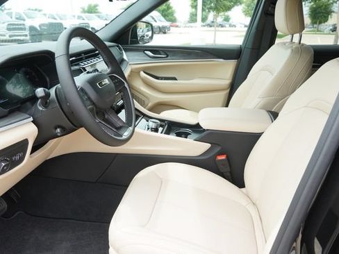 New 2025 Jeep Grand Cherokee L Limited w/ Luxury Tech Group II AWD/4WD image 19