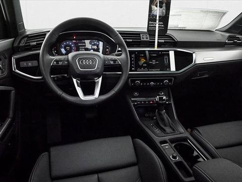 New 2025 Audi Q3 2.0T Premium image 8