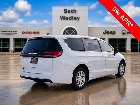 New 2026 Chrysler Pacifica Select FWD image 7