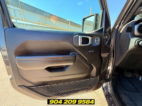Used 2023 Jeep Wrangler Unlimited Sport AWD/4WD image 28