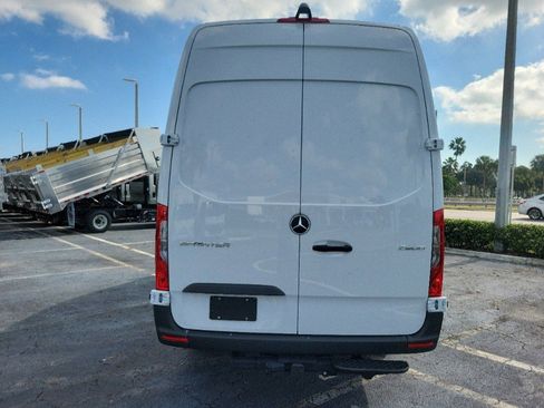 Used 2025 Mercedes-Benz Sprinter 2500 image 5